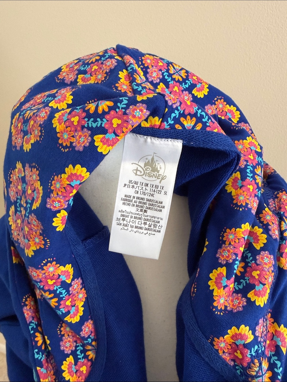Disney Parks Epcot Mexico Mickey and Minnie  Zip-Up Hoodie size 1X - Picture 7 of 7